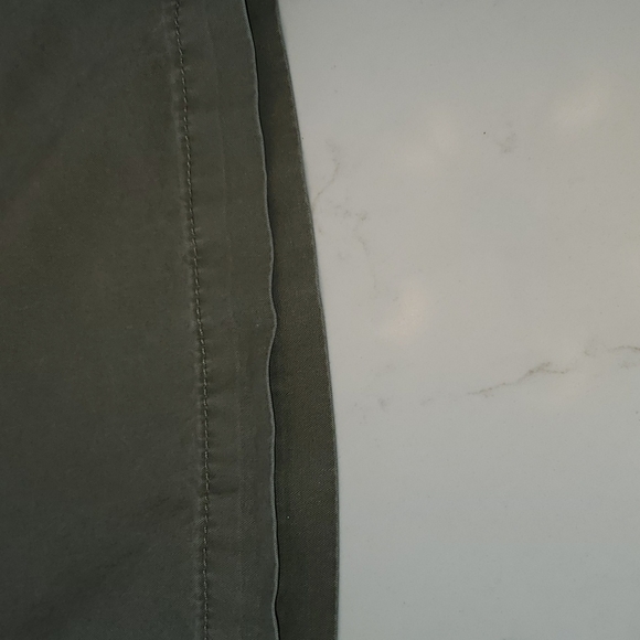 Men's Quicksilver shorts. - Picture 5 of 11